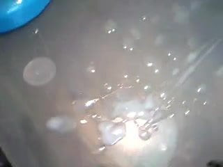 Veliki debeli izljev sperme