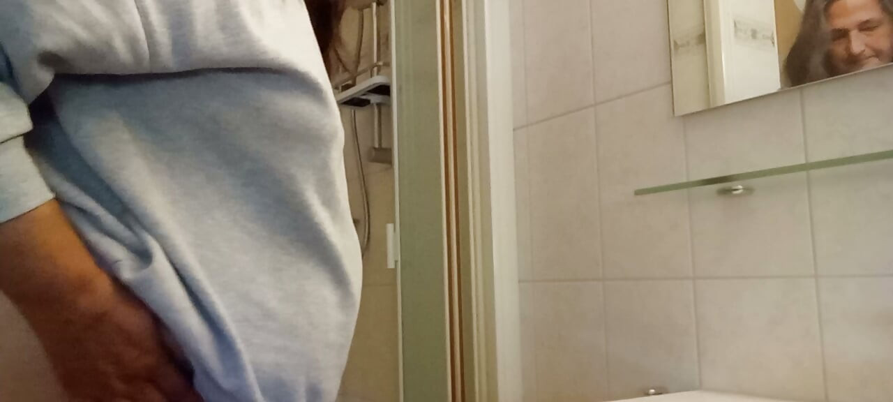 BBW belly wobbling shower mature German