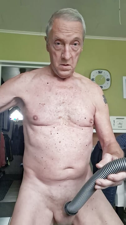 VÝSTAVNÍ SEXSHOW BEZ RUKOU CUCÁNÍ PTÁKA VYSAVAČEM CUMSHOT