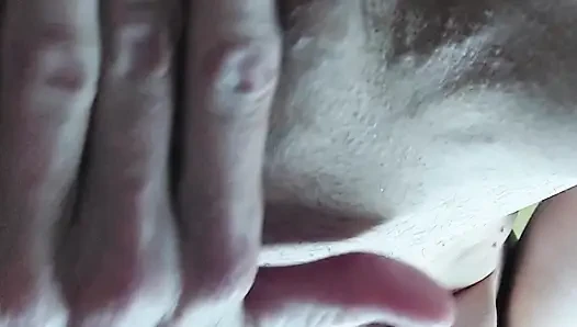 Tante seksi lagi muasin memek atau pantatnya pakai dildo, atau fingering memek atau pantatnya