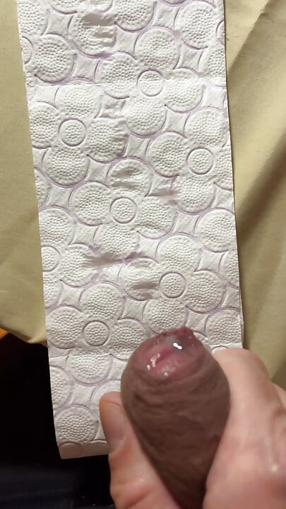 Earl Smile Big Cumshot Heavy Load On Toilet Paper
