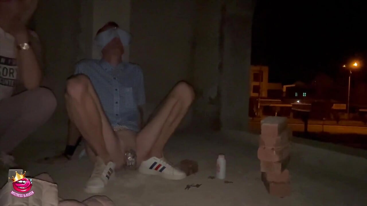 獨自一人，被綁住，蒙眼，裸體暴露