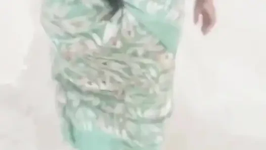 Жена показывает свое тело мужу и трахается