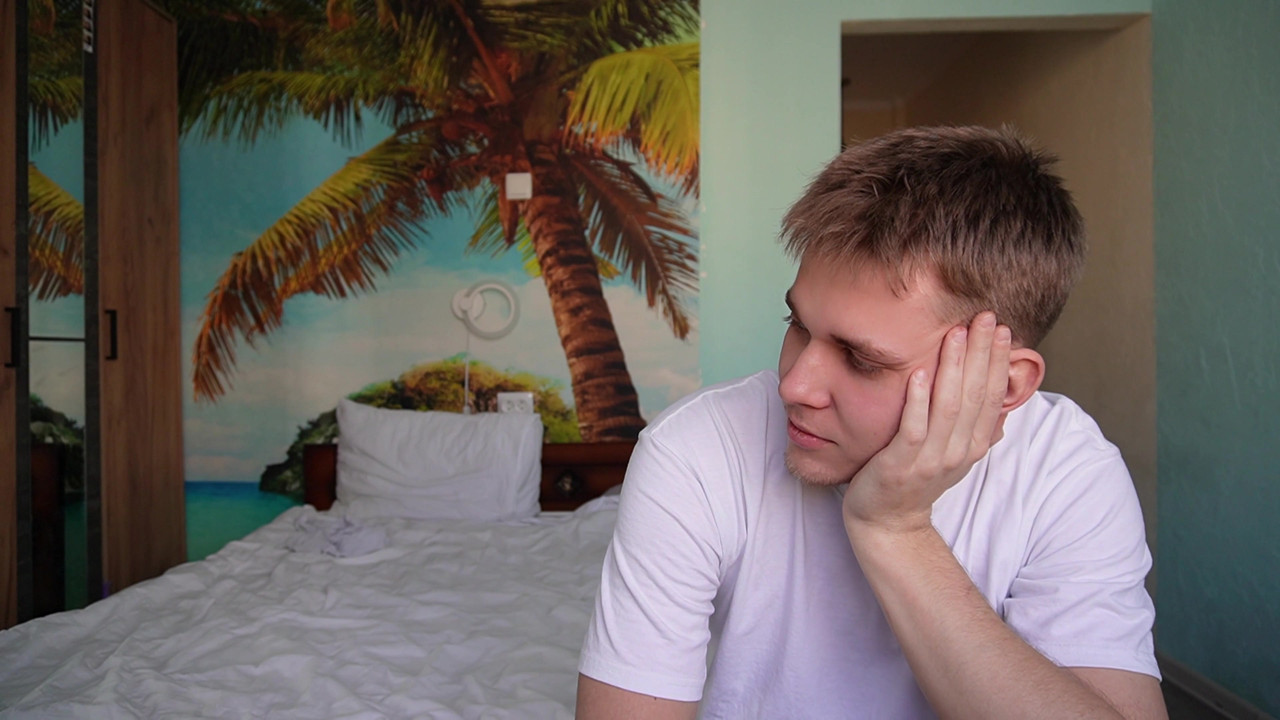 流行的在线游戏在视频博客期间变成继兄弟和继妹之间的性爱