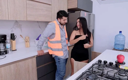 I Seduce an Architect in a Very Small Dress to Make Him Cum in My Pussy