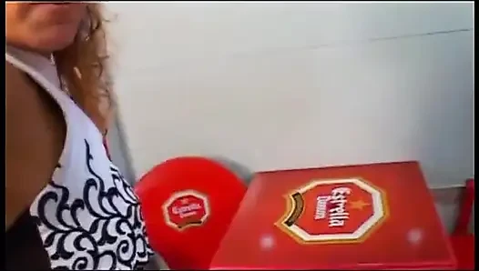 Sevimli sürtükler oyuncaklarla birbirlerini boşaltıyor