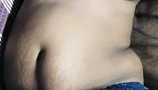 Yeni evli tatminsiz yenge ıslak amcığı parmaklıyor orgazm mastürbasyonu