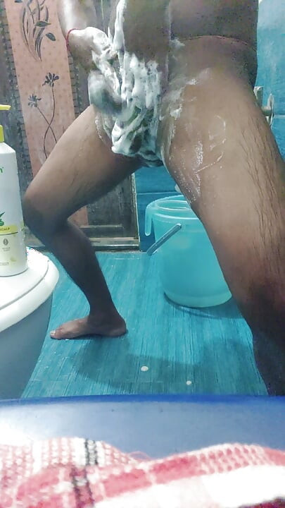 bathroom ke andar me hai Amit ka bahan ko yaad kiya Or unka Chhota chhota chheda me