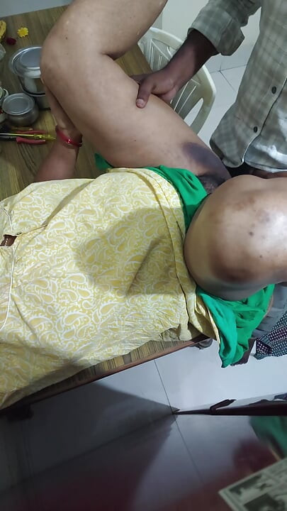 Pengetua Medam berkongkek dengan pelajar kolej di pejabat