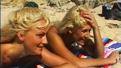 Stacy Valentine - plaża w bikini # 4 (1996)