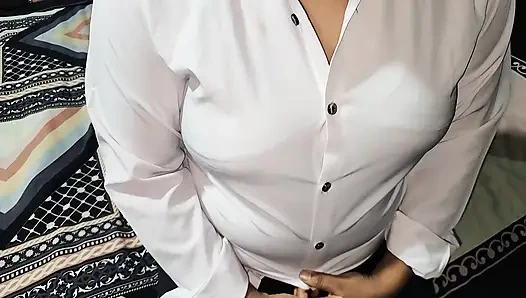 Adik tiri lagi nggak di rumah, jadi aku ngentot memekku .bagian 01