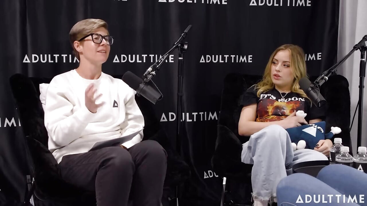 Gizelle Blanco & Anna Claire Clouds Pheromones, Scissoring, & the Bush  the Adult Time Podcast
