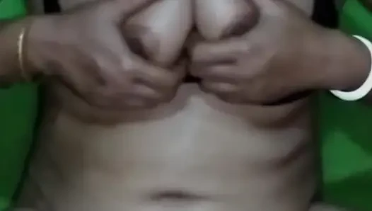 Hintli kadın başka bir adamla sikişmek istiyor ve aldatılan kocası onu görmek istiyor