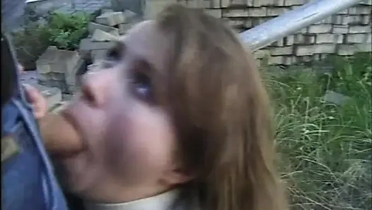 Amatör orta yaşlı seksi kadın şantiyede sikiliyor ve büyük memelere büyük yarakla boşalıyor