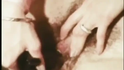 Lesbian seks threesome jilat memek jadul