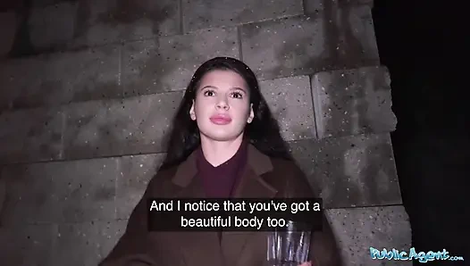 Gadis pesta yang kesepian merinding di ruangan casting - agen publik