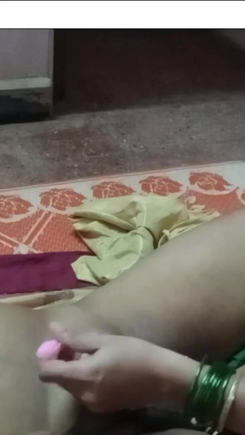 Mumbai Marathi Bhabhi Give Hand Job and Shaving Service to her neighbour Part 1 | Clip 3