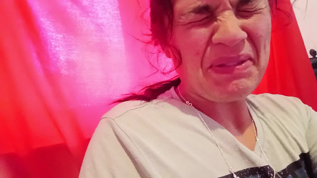 我用我继女的嘴在她体内射精。