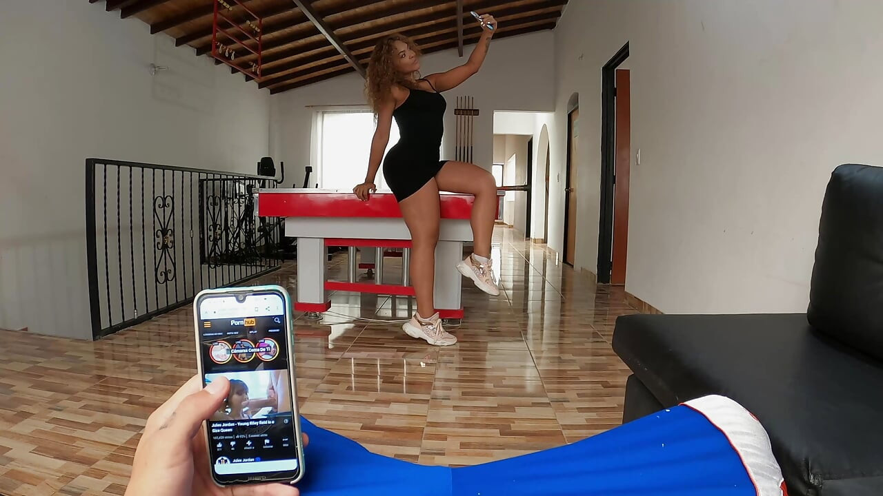 My Friend Gives Me a Huge Blowjob Showing Me How Much She Can Swallow It