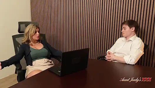 Tantejudysxxx - 42-jährige Vollbusige Chefin MILF Andie Anderson Fickt Einen Angestellten Im Büro