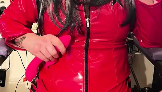 ГОСПОЖА ШИРЛИ ДЕЛАЕТ ПЕРЕРЫВ ДЛЯ РАБОВ, BETWEEEN