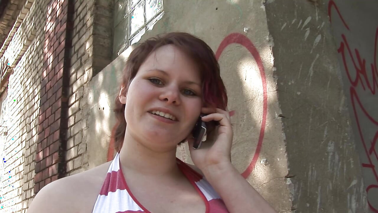 लाल बालों वाली शौकिया जर्मन लड़की गर्म चुदाई के बाद वीर्य के साथ छिड़काव करती है