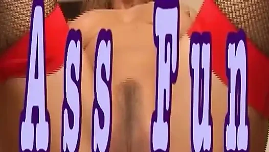 Heißes brünettes schätzchen wird geleckt und bis zum orgasmus gefingert