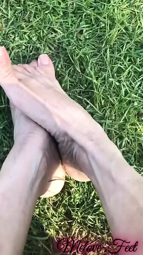 Melove Showing her sexy small feet on green grass