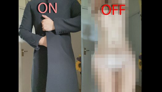 Zamknięte femboy maminsynek pokazujący to, co mają pod płaszczem