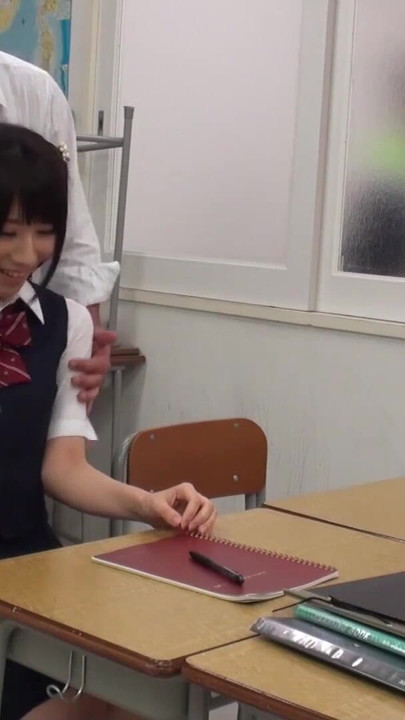 เงียบหรือมีคนในห้องโถงจะรู้! - Lewd Intercourse กับนักเรียนสาว | คลิป 1