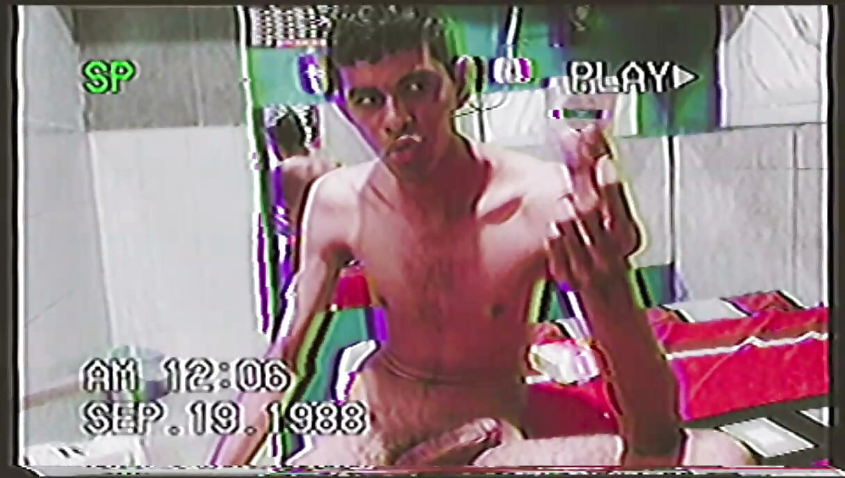 Chico elmagyarázza, hogyan kell óvszert felvenni (Kiadatlan videó, 1988)