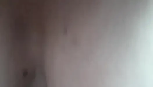 Fina, 70 tahun, bermain dengan dildo hitam. Terangsang sebagai Fuck. Cewek sange ini lagi asik ngentot gaya doggy sampai memeknya dientot habis-habisan - close up