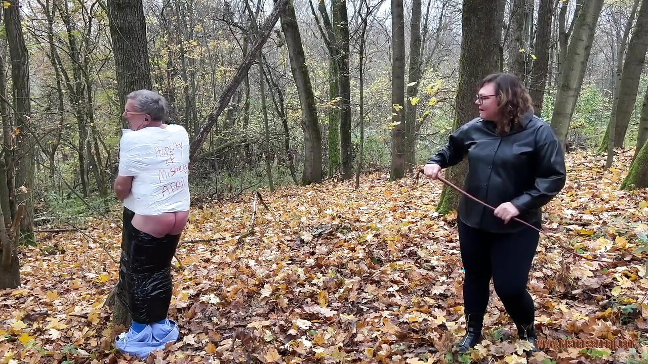 Dominatrix Älskarinna April - Forrest slår
