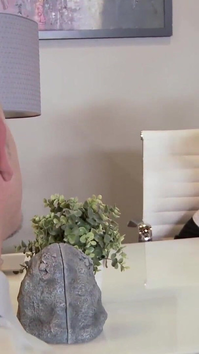 Stunning moment from "Hilfe! MILF Chefin im Office gebumst jetzt Schwanger?"