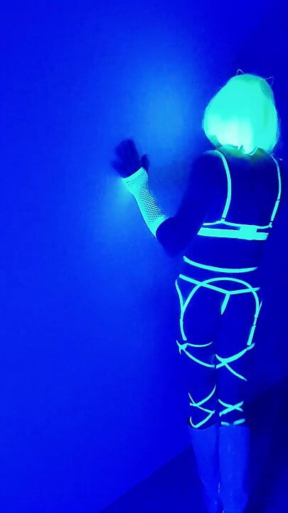 สาวสองนีออนในชุดชั้นใน