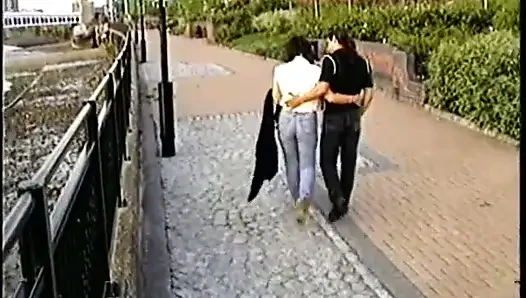 Büyük sahte İngiliz göğüsleri