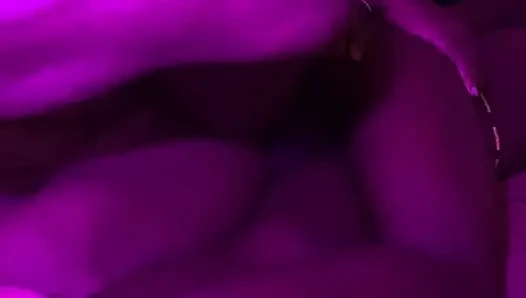 Sexy ebenholz 18-jährige enge saftige muschi wird von bbc hart von hinten gefickt