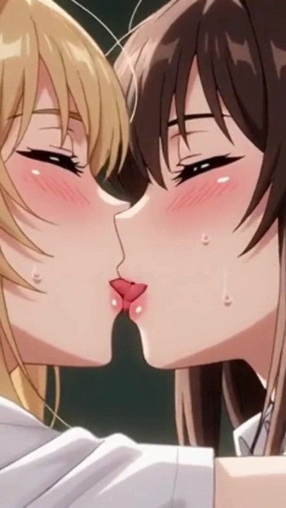 Dos chicas en uniforme. Beso caliente | Clip 2