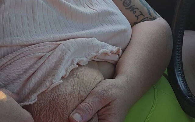 In Public View Shes Flahing Tities for You