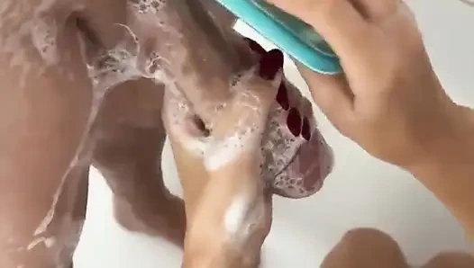 Cukur kontol di kamar mandi- jangan crot