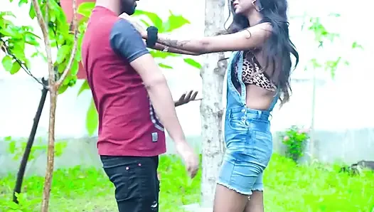 Chacha ki sauteli beti ko park me bulake chudai kiya