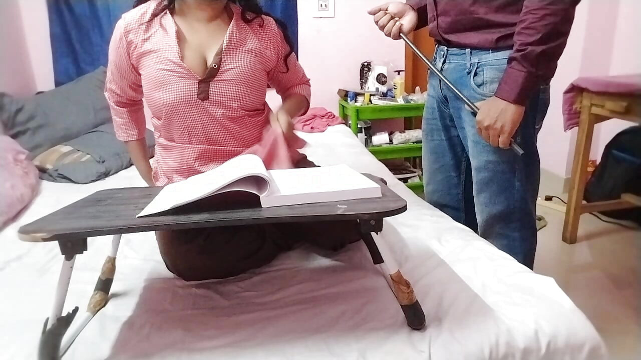 Bu kız bugün garip davranıyor, deli mi?