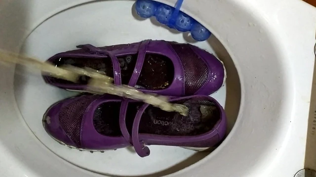 Piss to sport ballerina flats