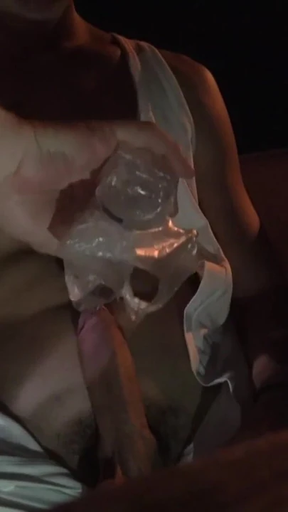 令人难忘的时刻来自“美丽的twwink肌肉男孩得到手淫他的大鸡巴”