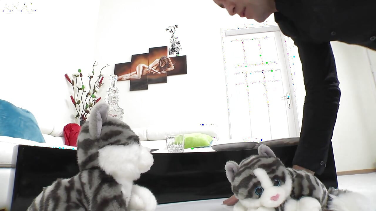 ميشا كروس وأميرة أدارا ثلاثي غريب الأطوار