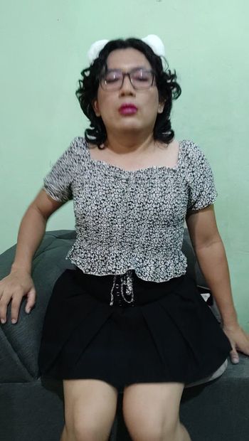 Transgender dívka v minisukni