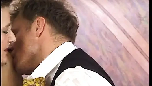 Долбя зрелую, мечтая о другом