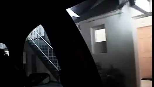 Чернокожая с волосатой киской сосет и трахается с белым шестом