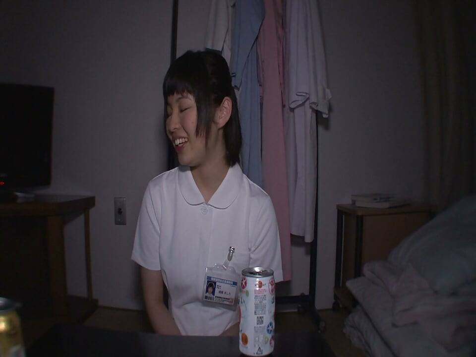 純粋な白熱。優しい看護師が本当の強さを明かす