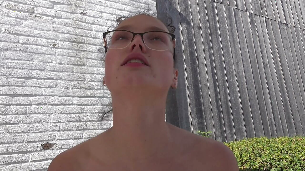Denise Star dobiva veliki crni na otvorenom
